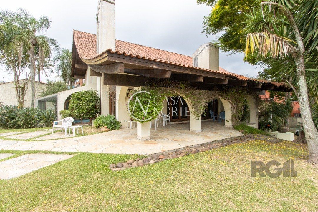 Casa à venda com 4 quartos, 645m², 4 suítes, 2 vagas, Rua Sargento Nicolau Dias de Farias no bairro Tristeza em Porto Alegre