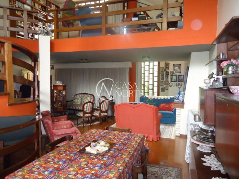 Casa à venda com 3 quartos, 290m², 1 suíte, 3 vagas, Rua Alcebiades Antônio dos Santos no bairro Nonoai em Porto Alegre