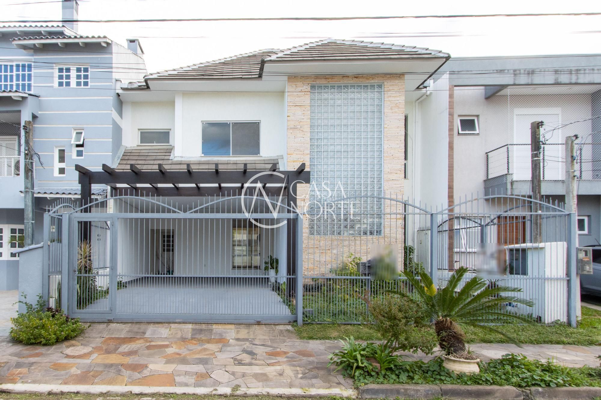 Sobrado à venda com 4 quartos, 251m², 1 suíte, 4 vagas, Rua Corticeira no bairro Hípica em Porto Alegre