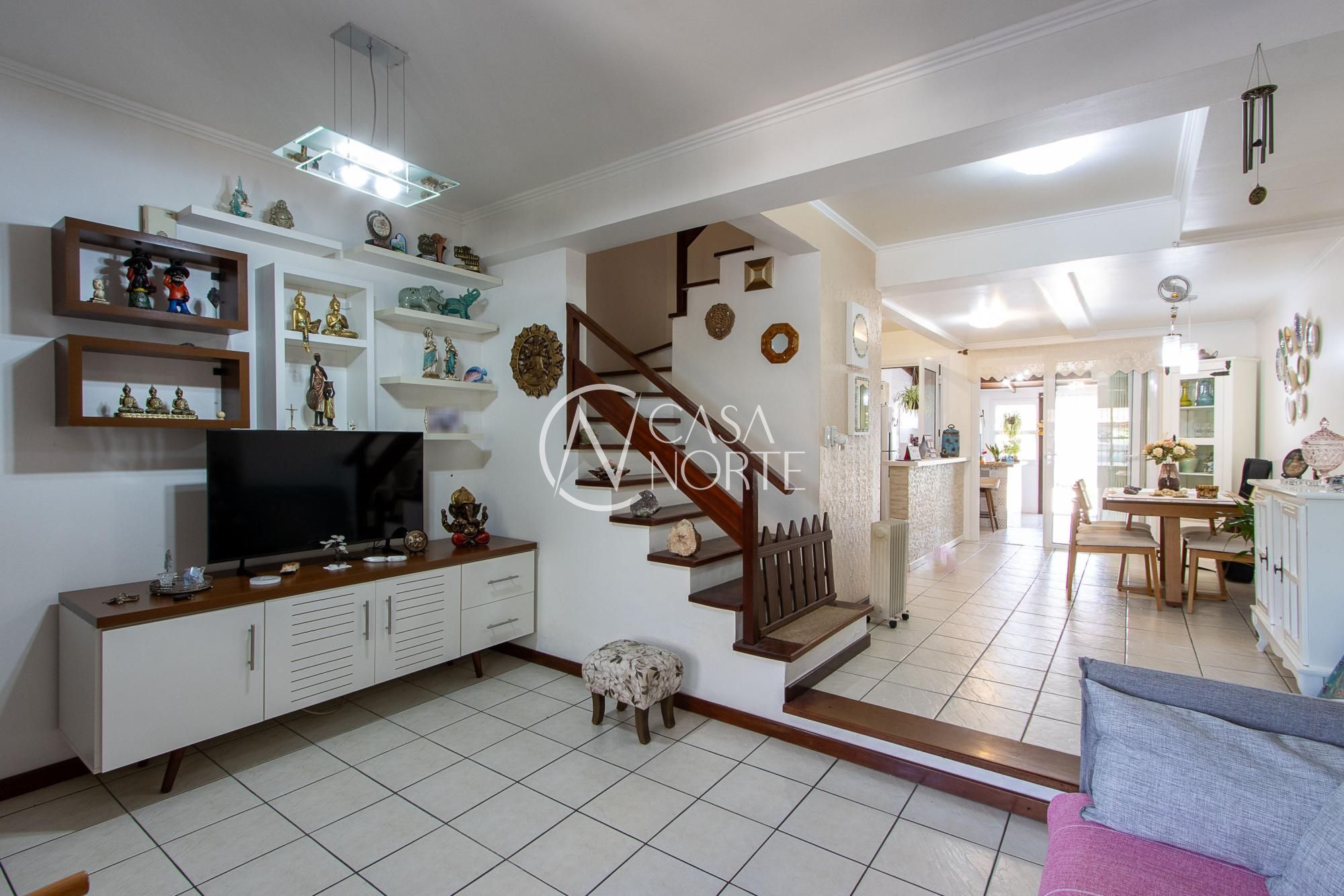 Casa à venda com 2 quartos, 97m², 1 suíte, 2 vagas, Rua Carlos Scliar no bairro Hípica em Porto Alegre