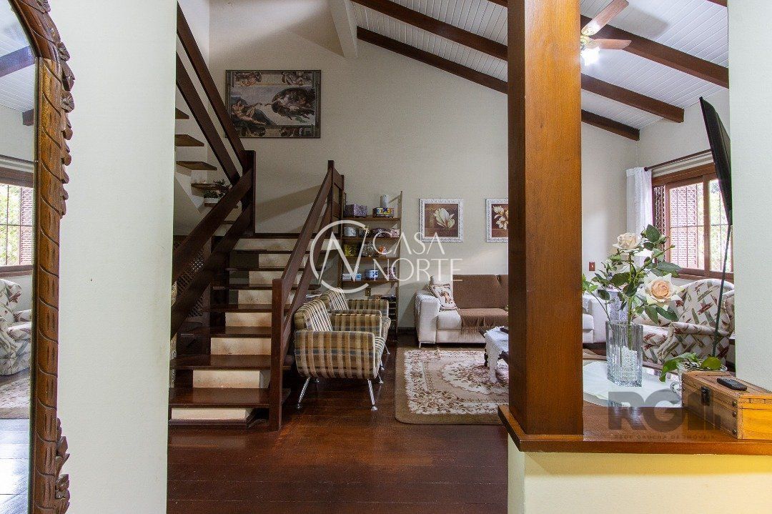 Casa à venda com 3 quartos, 247m², 1 suíte, 2 vagas, Rua Adao Pinheiro da Silva no bairro Ipanema em Porto Alegre