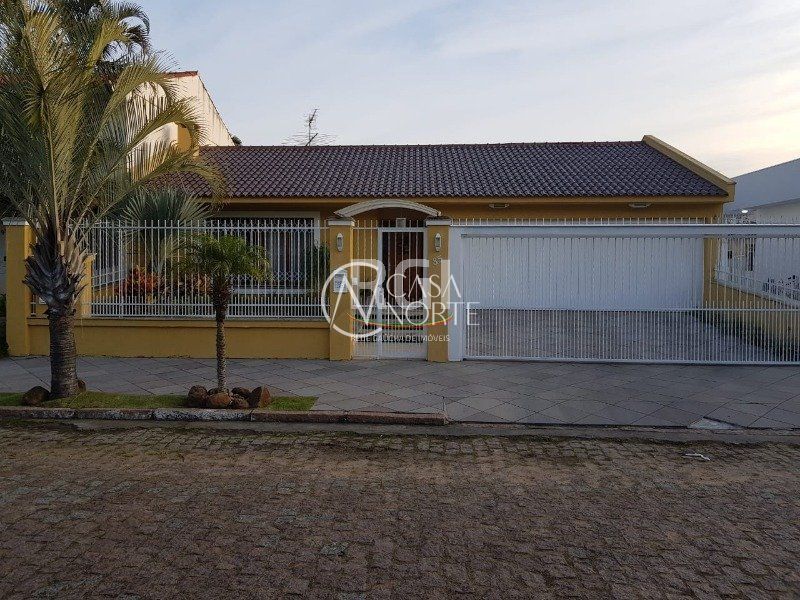 Casa à venda com 3 quartos, 300m², 1 suíte, 4 vagas, Rua Arnaldo Bernardi no bairro Ipanema em Porto Alegre