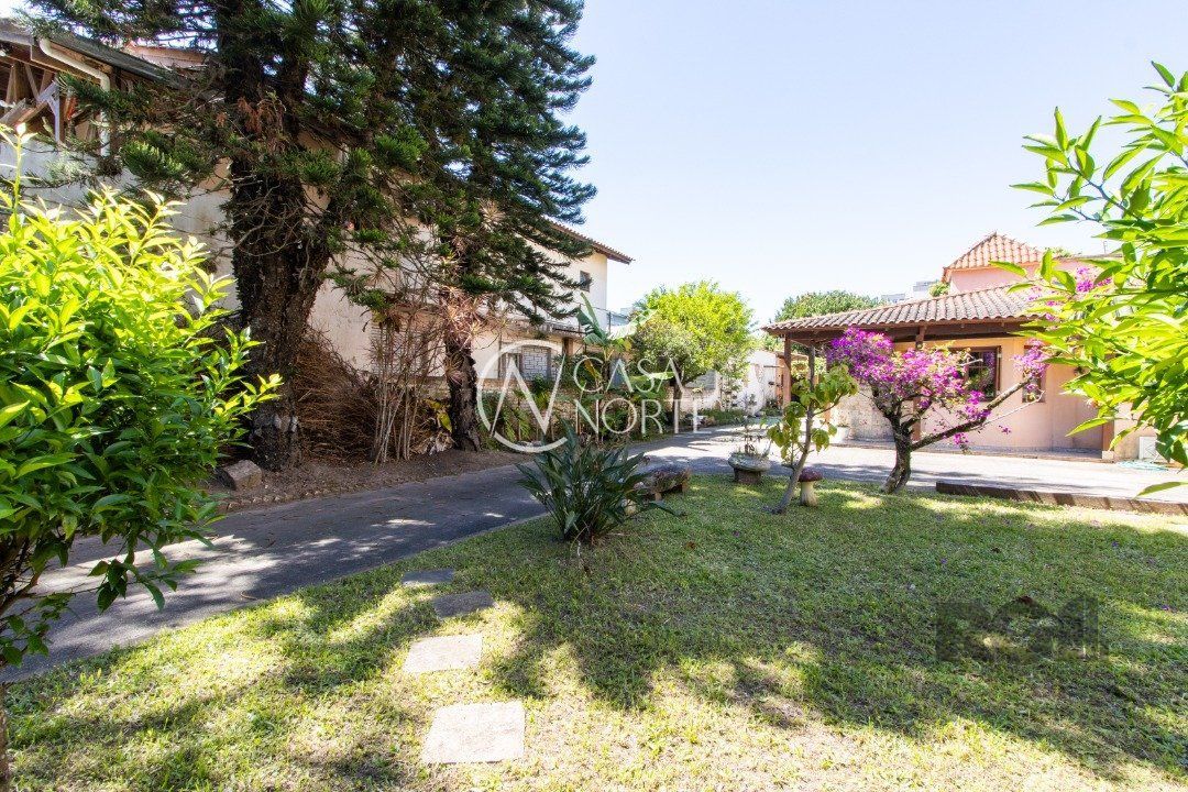 Casa à venda com 2 quartos, 200m², 1 suíte, 3 vagas, Rua Tamandaré no bairro Camaquã em Porto Alegre