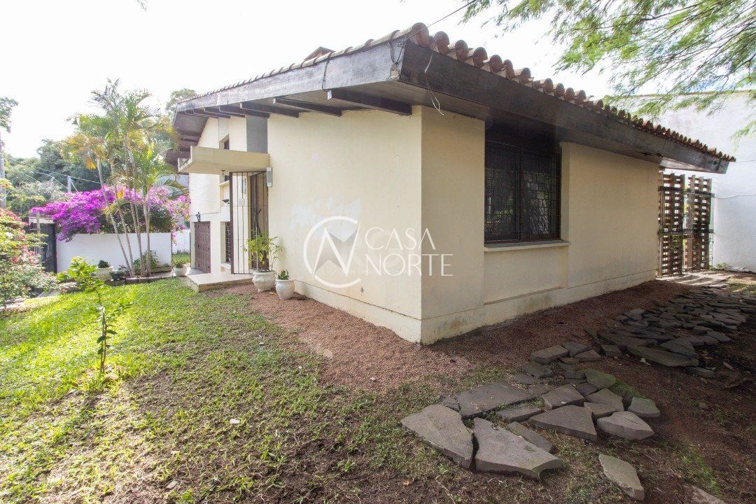 Casa à venda com 3 quartos, 180m², 1 suíte, 2 vagas, Rua Cidreira no bairro Ipanema em Porto Alegre
