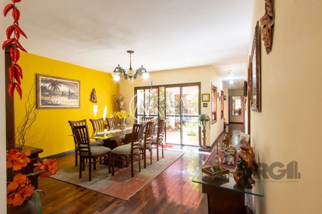 Casa à venda com 4 quartos, 389m², 1 suíte, 3 vagas, Rua Doutor Mário Totta no bairro Tristeza em Porto Alegre