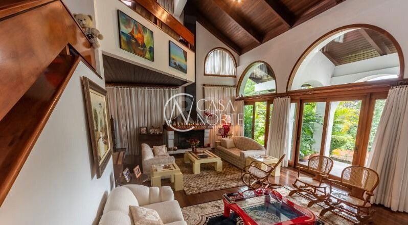 Casa à venda com 3 quartos, 456m², 2 suítes, 2 vagas, Rua Guato no bairro Vila Assunção em Porto Alegre