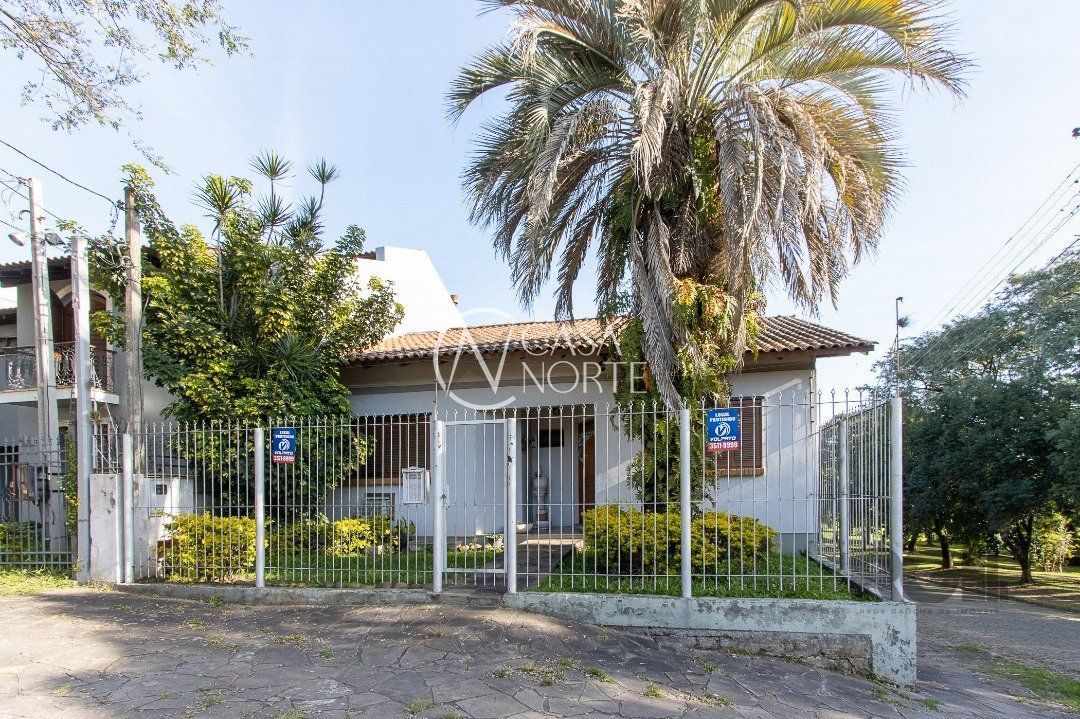 Casa à venda com 4 quartos, 350m², 1 suíte, Avenida São Sebastião no bairro Nonoai em Porto Alegre