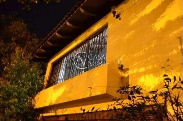 Casa à venda com 3 quartos, 265m², 1 suíte, 4 vagas, Chavantes no bairro Tristeza em Porto Alegre