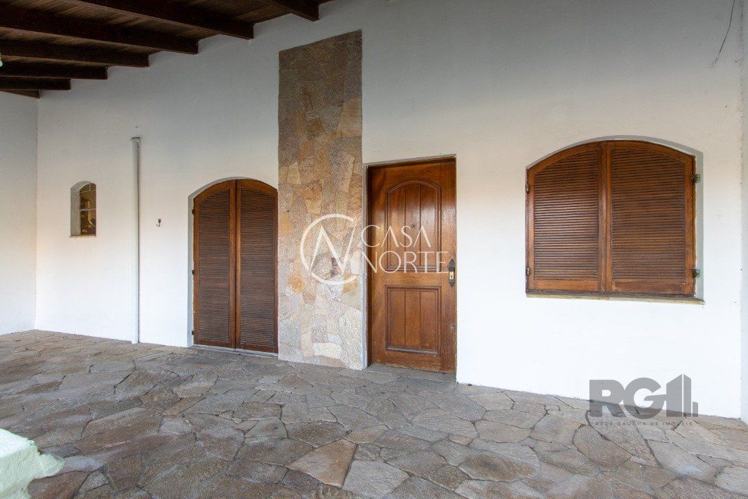 Casa à venda com 3 quartos, 250m², 1 suíte, 7 vagas, Rua Doutor Dias de Carvalho no bairro Tristeza em Porto Alegre