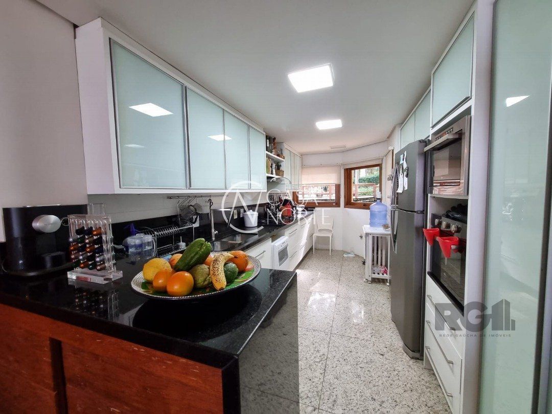 Casa de Condomínio à venda com 3 quartos, 267m², 1 suíte, 4 vagas, Rua Apolinario Porto Alegre no bairro Vila Conceição em Porto Alegre