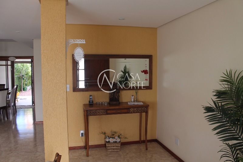 Casa à venda com 4 quartos, 290m², 1 suíte, 4 vagas, Rua Chico Pedro no bairro Camaquã em Porto Alegre