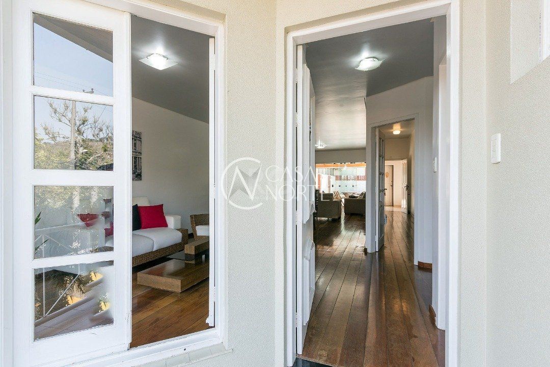 Casa de Condomínio à venda com 4 quartos, 297m², 1 suíte, 2 vagas, Rua Professor Antônio José Remiao no bairro Espírito Santo em Porto Alegre