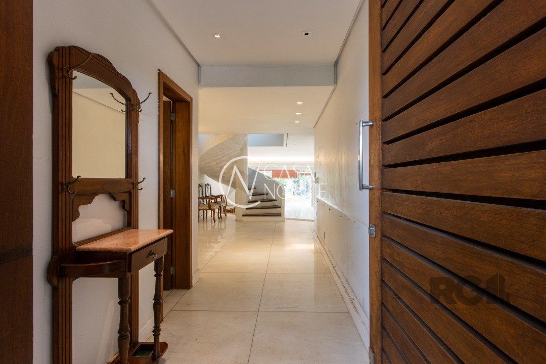 Casa à venda com 4 quartos, 360m², 4 suítes, 4 vagas, Rua Curupaiti no bairro Cristal em Porto Alegre