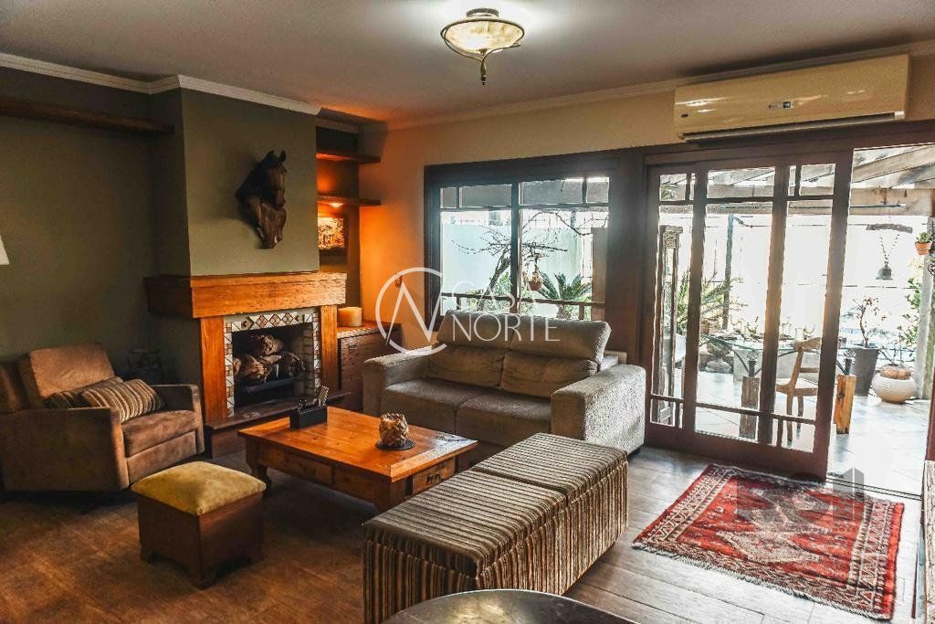 Casa de Condomínio à venda com 3 quartos, 246m², 1 suíte, 2 vagas, Rua Manajó no bairro Vila Assunção em Porto Alegre