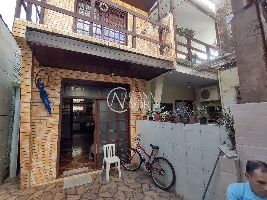 Casa à venda com 6 quartos, 400m², Avenida Eduardo Prado no bairro Cavalhada em Porto Alegre