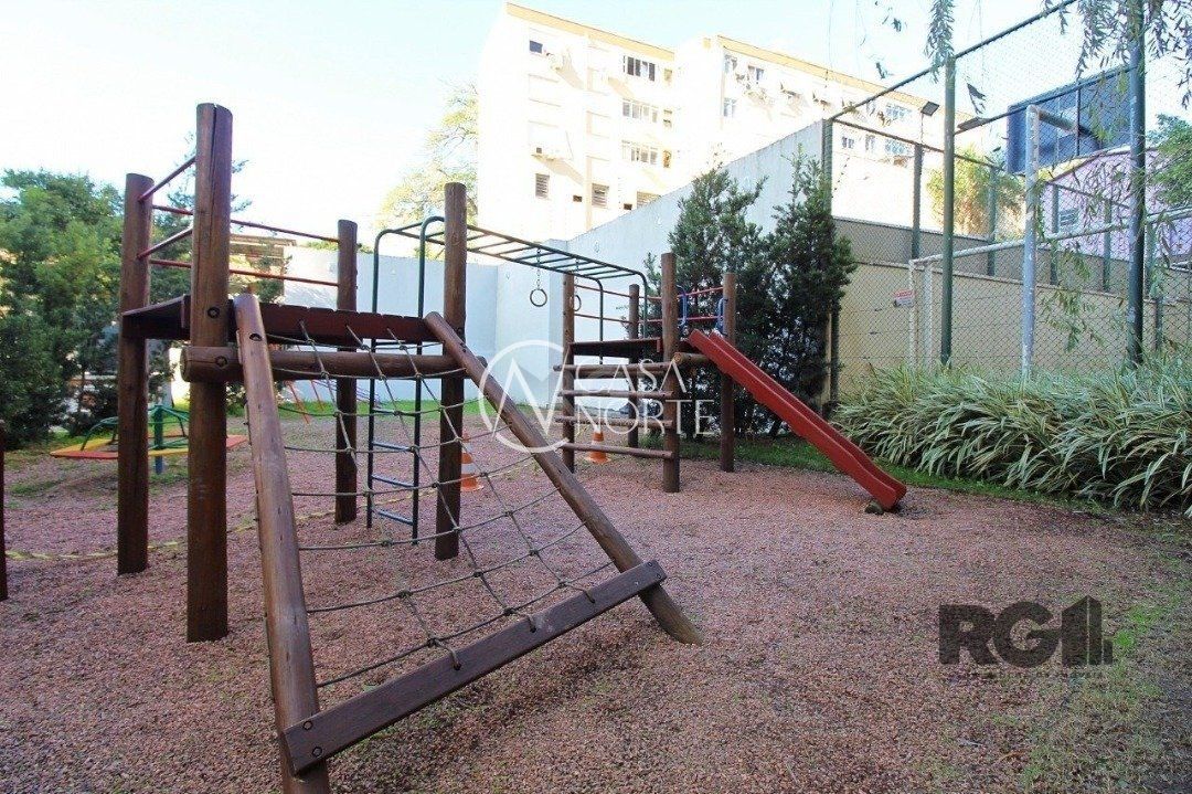 Apartamento à venda com 2 quartos, 75m², 1 suíte, 1 vaga, Rua São Luis no bairro Santana em Porto Alegre