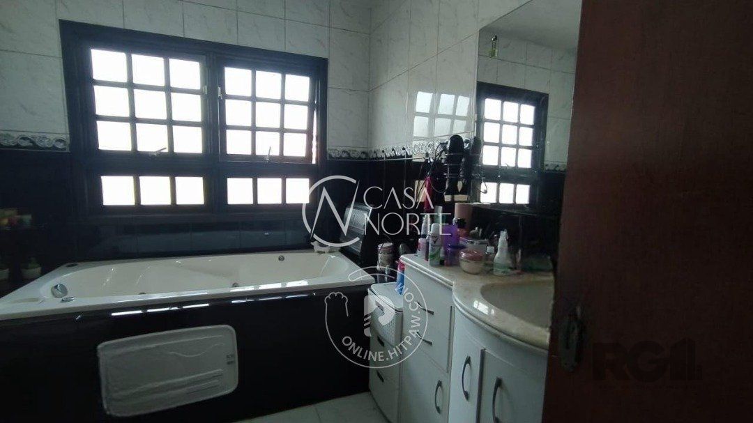 Sobrado à venda com 3 quartos, 179m², 1 suíte, 2 vagas, Rua Baldoino Bottini no bairro Hípica em Porto Alegre