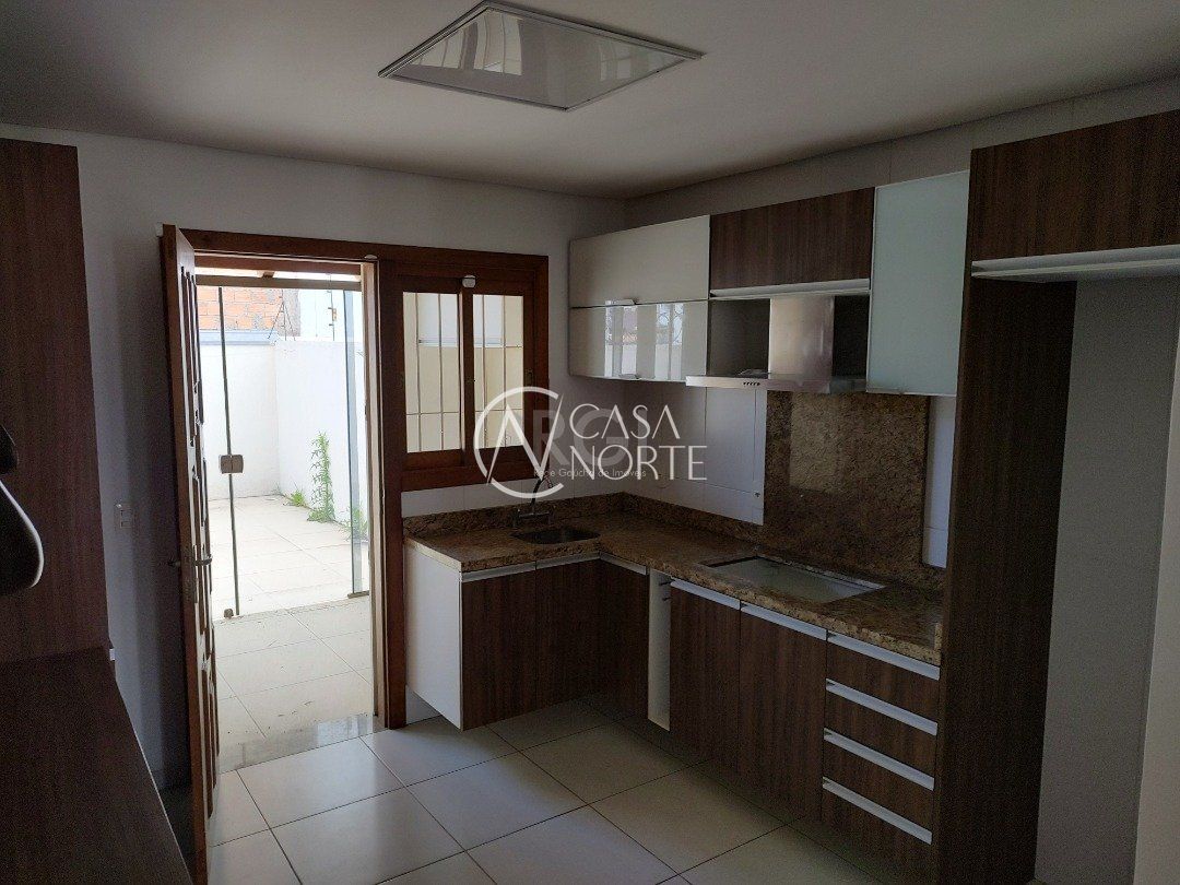 Casa à venda com 3 quartos, 84m², 3 suítes, 1 vaga, Rua Izar Faria Correa Santanna no bairro Hípica em Porto Alegre