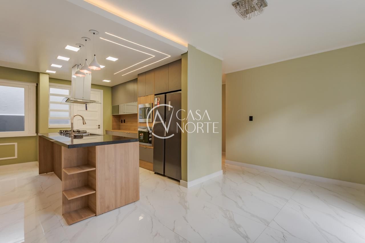 Casa à venda com 3 quartos, 223m², 1 suíte, 3 vagas, Travessa Bermudas no bairro Jardim Lindóia em Porto Alegre