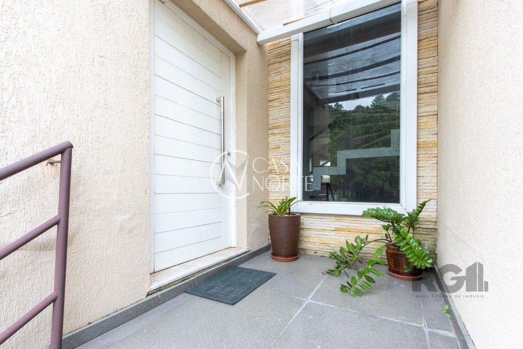 Casa à venda com 3 quartos, 336m², 1 suíte, 4 vagas, Rua Henrique Anawate no bairro Guarujá em Porto Alegre