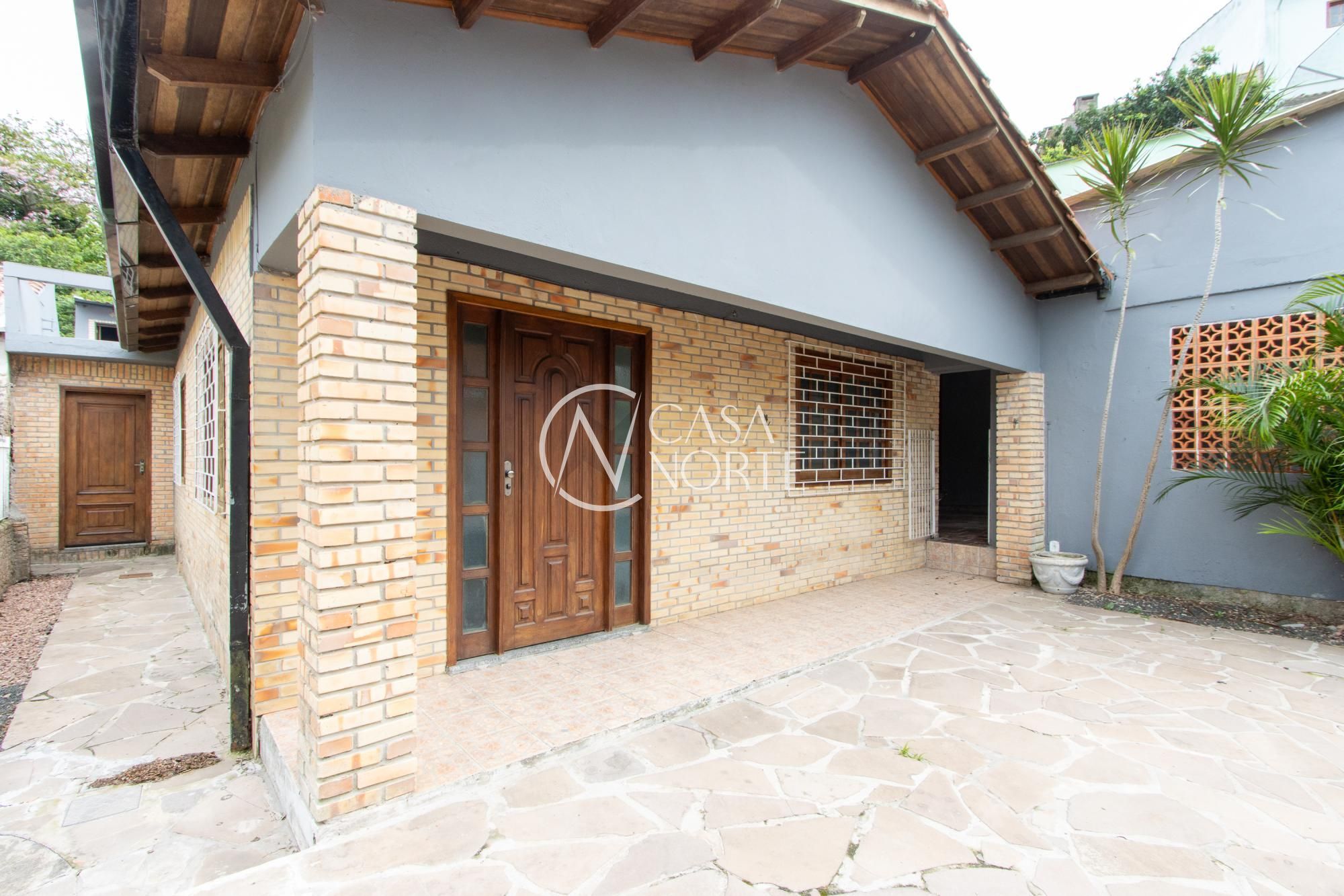 Casa à venda com 2 quartos, 235m², 4 vagas, Rua Dona Pina no bairro Cavalhada em Porto Alegre