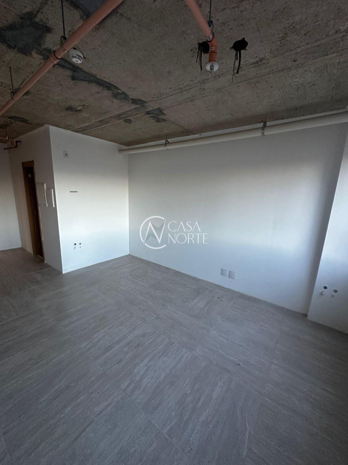 Sala Comercial à venda , 61m², 2 vagas, Avenida Assis Brasil no bairro Cristo Redentor em Porto Alegre