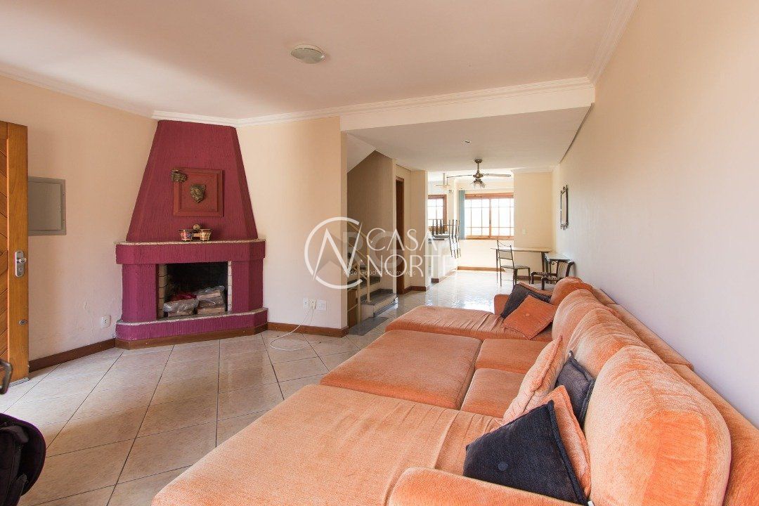 Casa à venda com 3 quartos, 204m², 1 suíte, 3 vagas, Rua Jair de Moura Calixto no bairro Ipanema em Porto Alegre