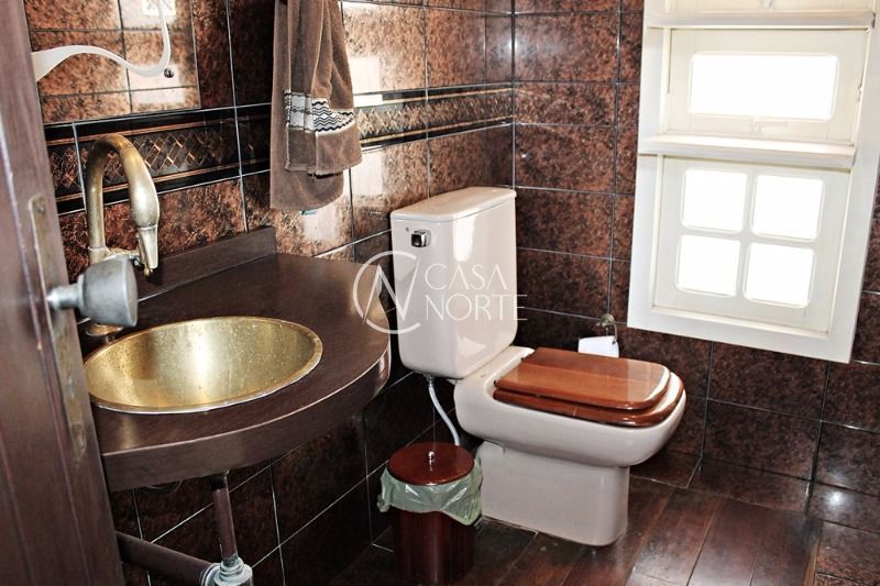 Prédio Comercial à venda , 236m², 4 vagas, Rua Comendador Rodolfo Gomes no bairro Menino Deus em Porto Alegre