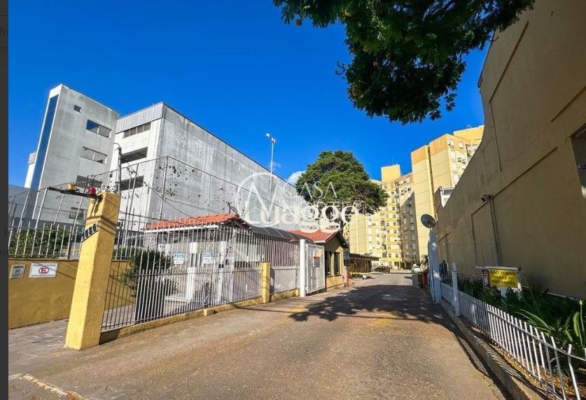 Box à venda , 12m², Avenida Wenceslau Escobar no bairro Tristeza em Porto Alegre