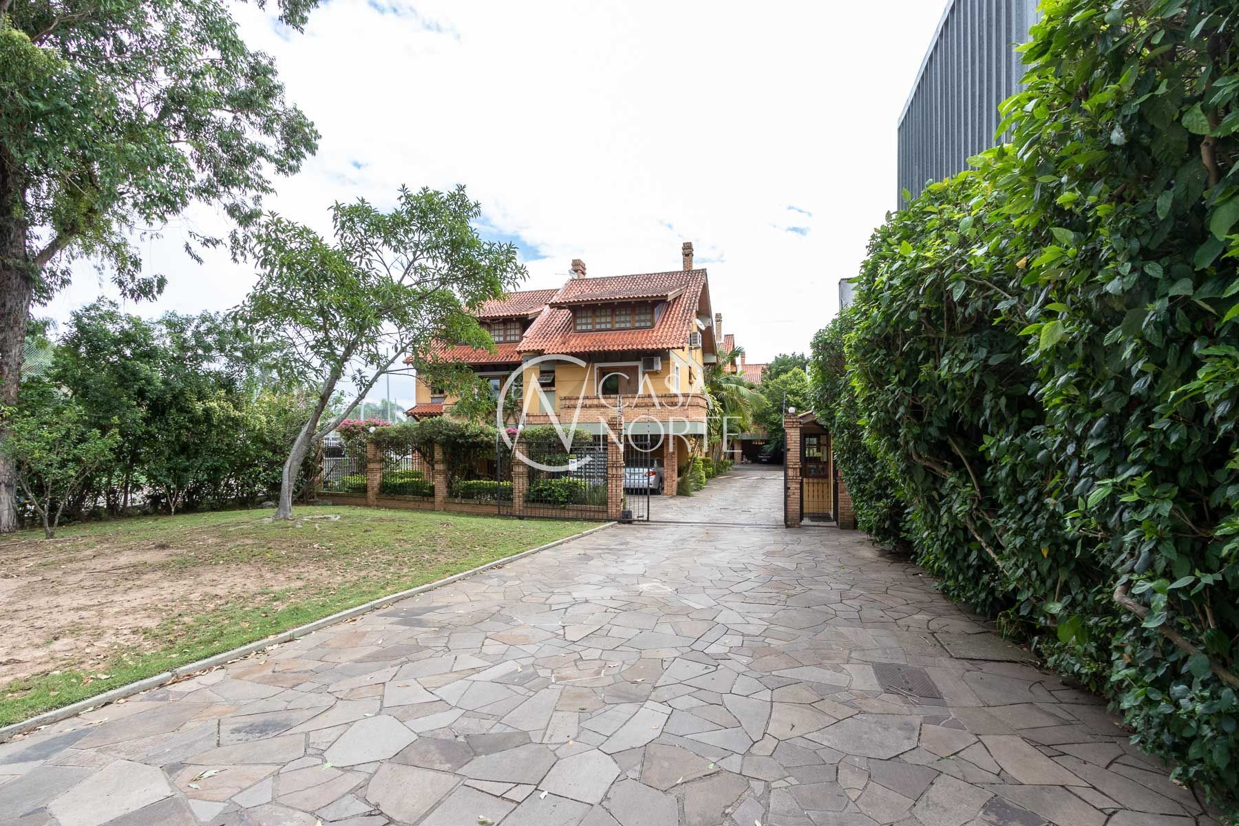 Casa de Condomínio à venda com 3 quartos, 171m², 1 suíte, 2 vagas, Avenida Coronel Marcos no bairro Pedra Redonda em Porto Alegre