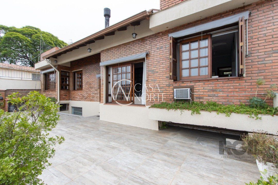 Casa à venda com 3 quartos, 222m², 1 suíte, 2 vagas, Rua Banco Ingles no bairro Santa Tereza em Porto Alegre