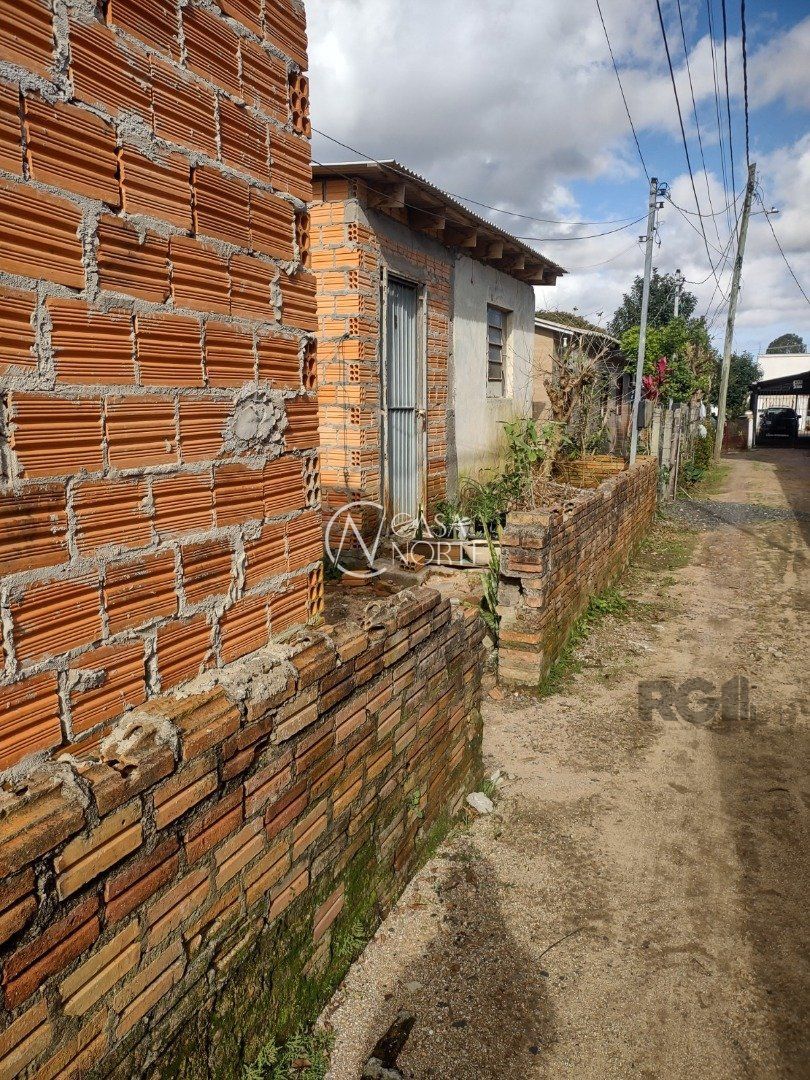 Casa à venda com 3 quartos, 70m², 1 vaga, Rua Chico Pedro no bairro Camaquã em Porto Alegre