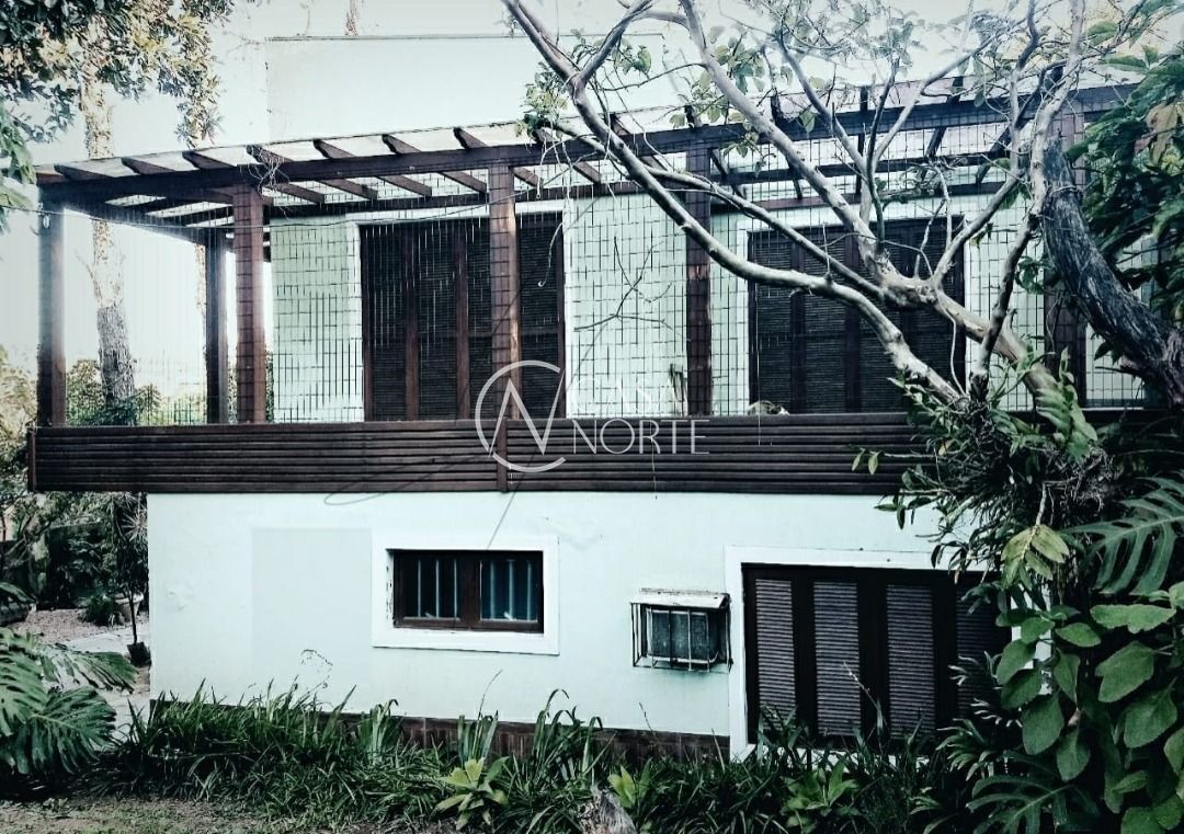 Casa à venda com 4 quartos, 200m², 1 suíte, 4 vagas, Rua Tejo no bairro Ipanema em Porto Alegre