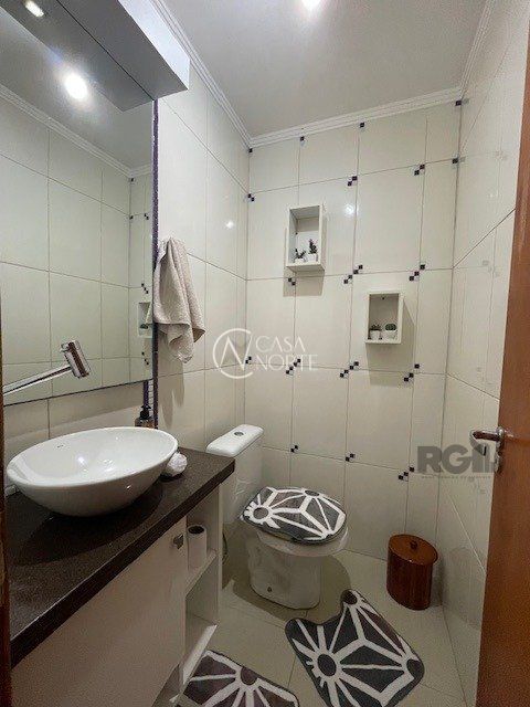 Casa à venda com 2 quartos, 124m², 2 suítes, 2 vagas, Rua Doutor Sady Soares no bairro Guarujá em Porto Alegre