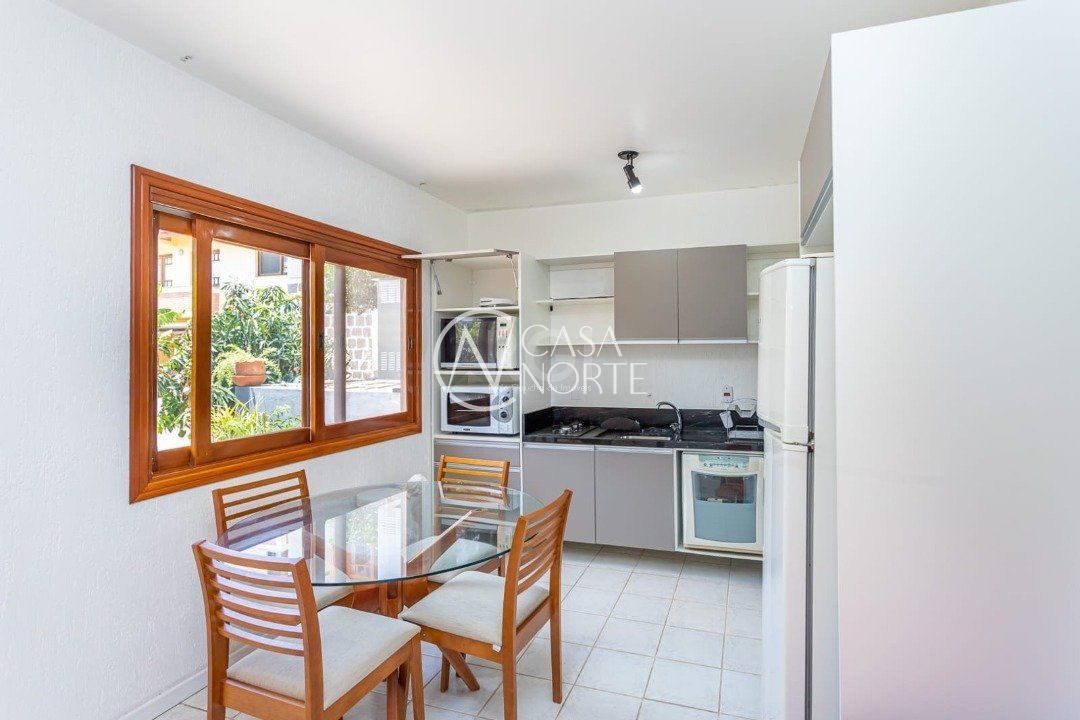 Casa à venda com 3 quartos, 207m², 1 suíte, 3 vagas, Rua Floriano Maya Davila no bairro Teresópolis em Porto Alegre