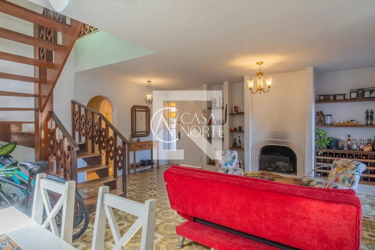 Casa à venda com 3 quartos, 380m², 2 suítes, 3 vagas, Rua Doutor João Palombini no bairro Ipanema em Porto Alegre