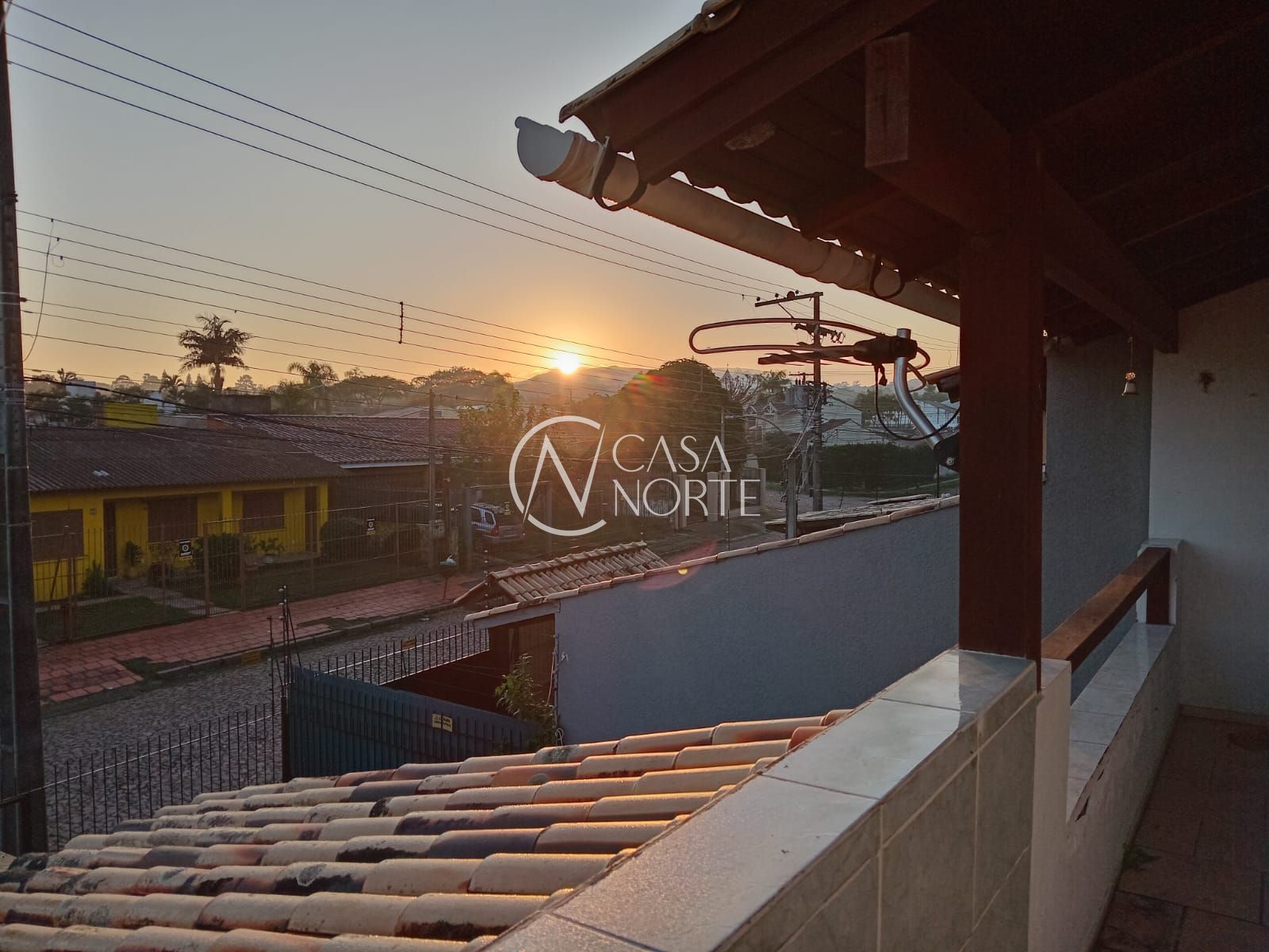 Casa à venda com 2 quartos, 183m², 1 suíte, 2 vagas, Rua Jacipuia no bairro Guarujá em Porto Alegre