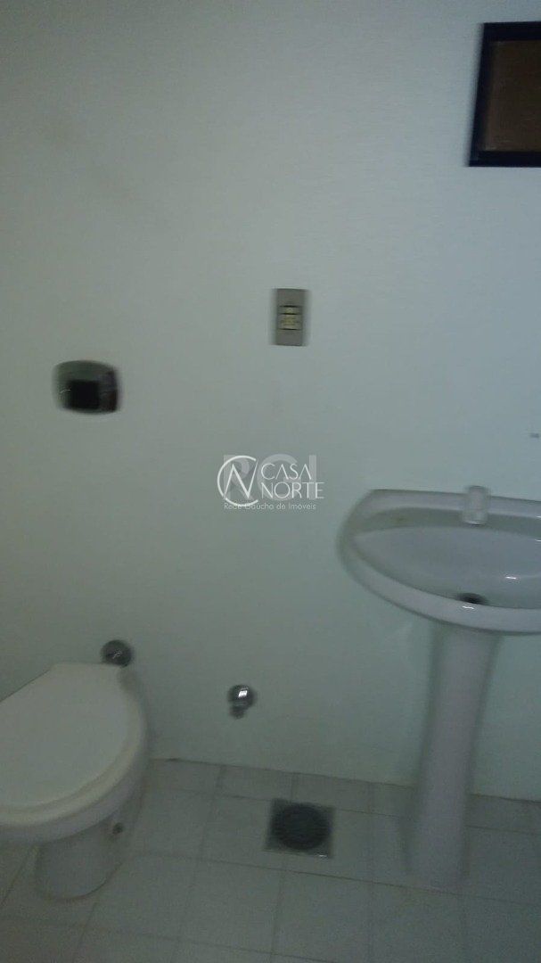 Sala Comercial à venda , 52m², Travessa Pedro Modesto Rampi no bairro Azenha em Porto Alegre