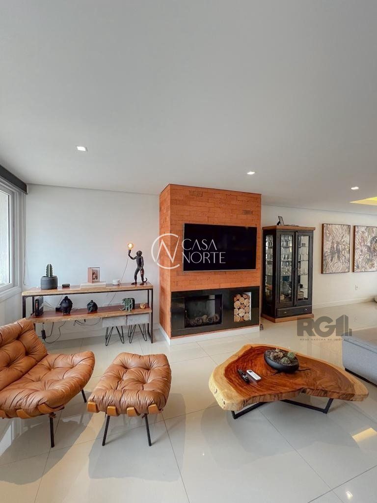 Casa de Condomínio à venda com 3 quartos, 223m², 1 suíte, 2 vagas, Rua Eroni Soares Machado no bairro Hípica em Porto Alegre