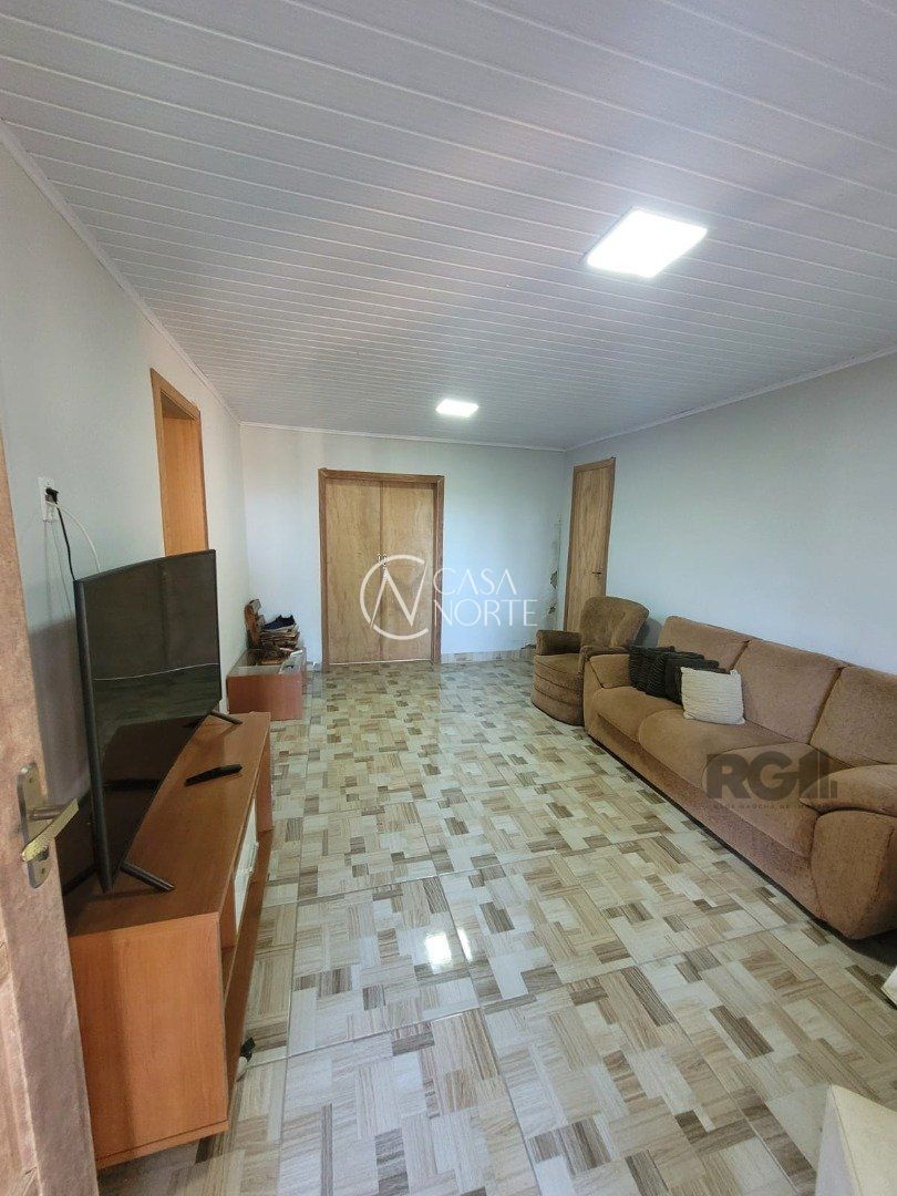 Casa à venda com 2 quartos, 142m², 1 suíte, 2 vagas, Avenida Orleaes no bairro Guarujá em Porto Alegre