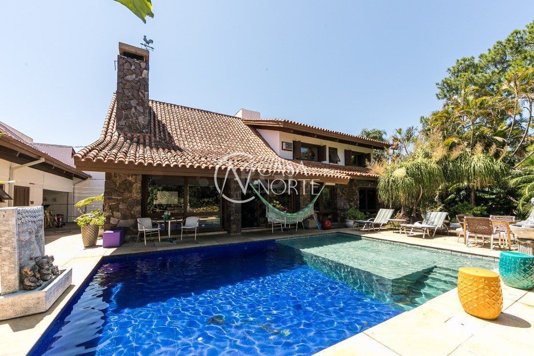 Casa à venda com 5 quartos, 370m², 2 suítes, 5 vagas, Rua Potiguara no bairro Vila Assunção em Porto Alegre