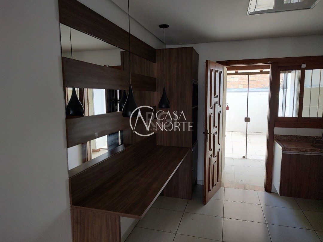 Casa à venda com 3 quartos, 84m², 3 suítes, 1 vaga, Rua Izar Faria Correa Santanna no bairro Hípica em Porto Alegre