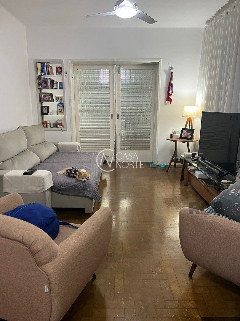 Casa à venda com 4 quartos, 350m², 1 suíte, Rua Xavier Ferreira no bairro Auxiliadora em Porto Alegre