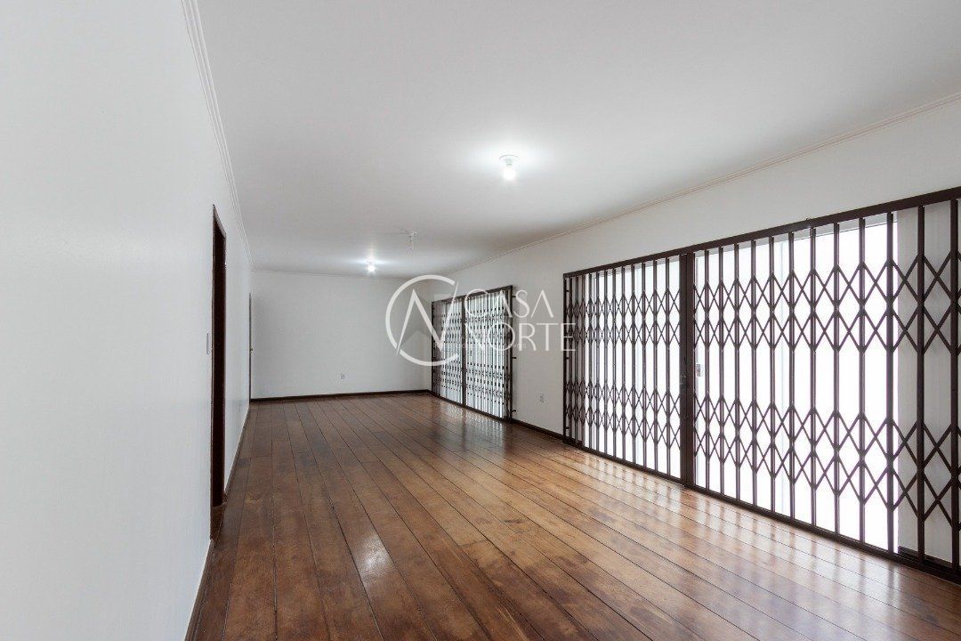 Casa à venda com 5 quartos, 454m², 1 suíte, 8 vagas, Praça São Caetano no bairro Teresópolis em Porto Alegre