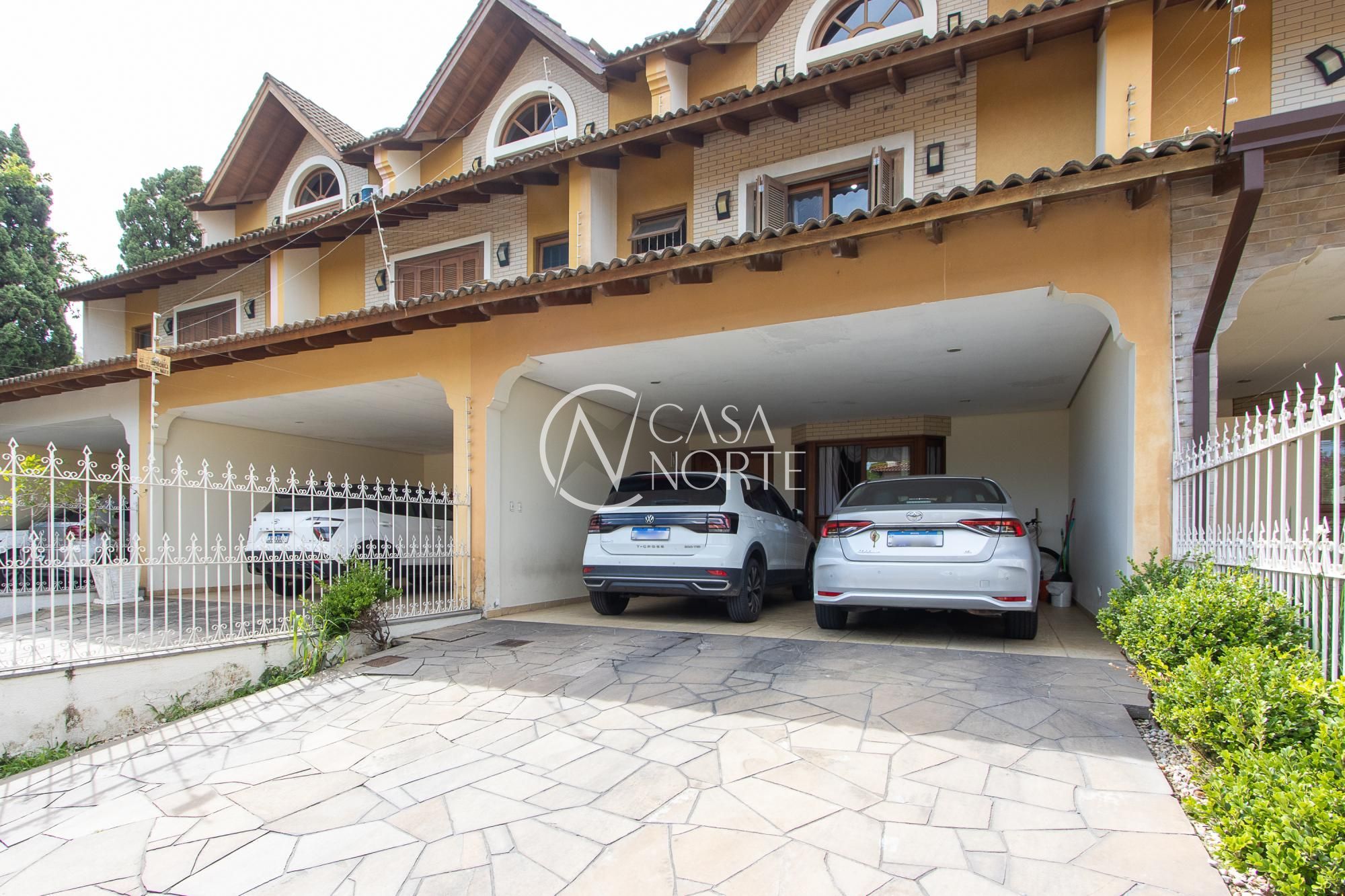 Casa de Condomínio à venda com 3 quartos, 303m², 1 suíte, 4 vagas, Avenida Copacabana no bairro Tristeza em Porto Alegre