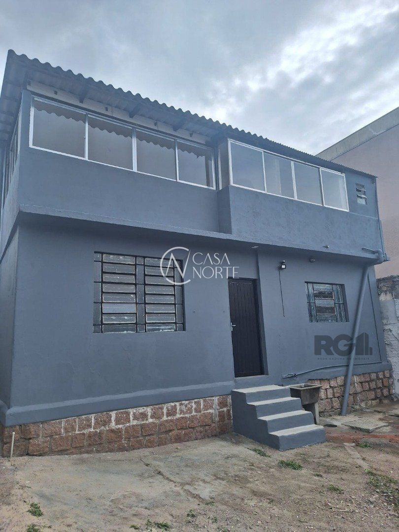 Casa à venda com 5 quartos, 237m², 8 vagas, Avenida Professor Oscar Pereira no bairro Azenha em Porto Alegre