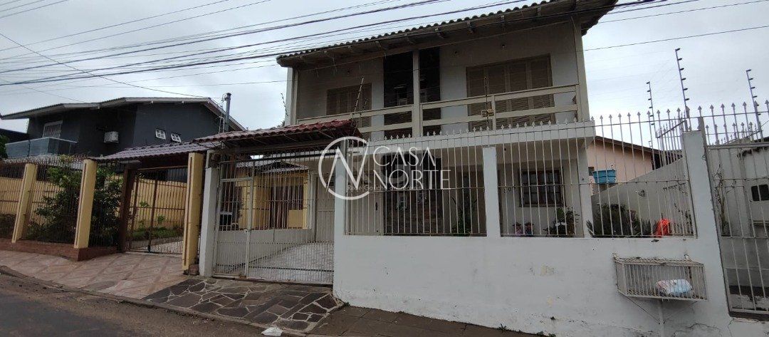 Casa à venda com 4 quartos, 180m², 1 suíte, 3 vagas, Rua Santos no bairro Campo Novo em Porto Alegre