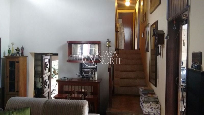 Casa à venda com 3 quartos, 320m², 1 suíte, 4 vagas, Rua Comandai no bairro Cristal em Porto Alegre