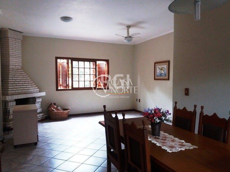 Casa à venda com 5 quartos, 250m², 3 suítes, 2 vagas, Rua Gavea no bairro Ipanema em Porto Alegre