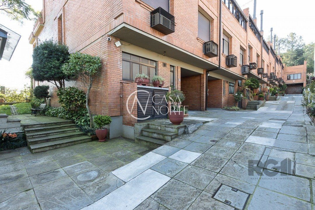 Casa de Condomínio à venda com 3 quartos, 359m², 1 suíte, 4 vagas, Avenida Jacui no bairro Cristal em Porto Alegre